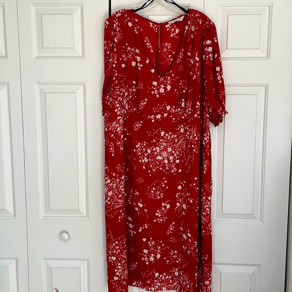 Red and white floral dress. Estelle size 4x (closer to 3x size). Worn once.